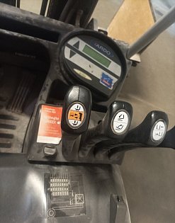 Elektrický vysokozdvižný vozík Still 50-15 s kleštěmi