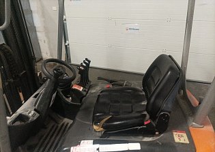 Elektrický vysokozdvižný vozík Still 50-15 s kleštěmi