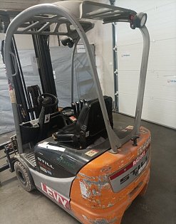 Elektrický vysokozdvižný vozík Still 50-15 s kleštěmi