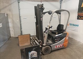 Elektrický vysokozdvižný vozík Still 50-15 s kleštěmi