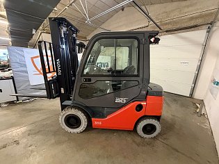 Vysokozdvižný vozík Toyota, 56-8FD20F